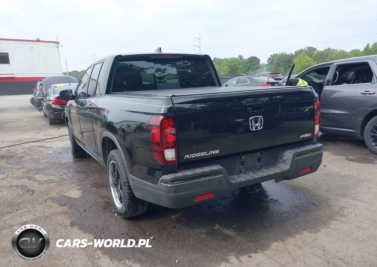 2018 Honda Ridgeline Black Edition VIN:5FPYK3F85JB004535 - 3