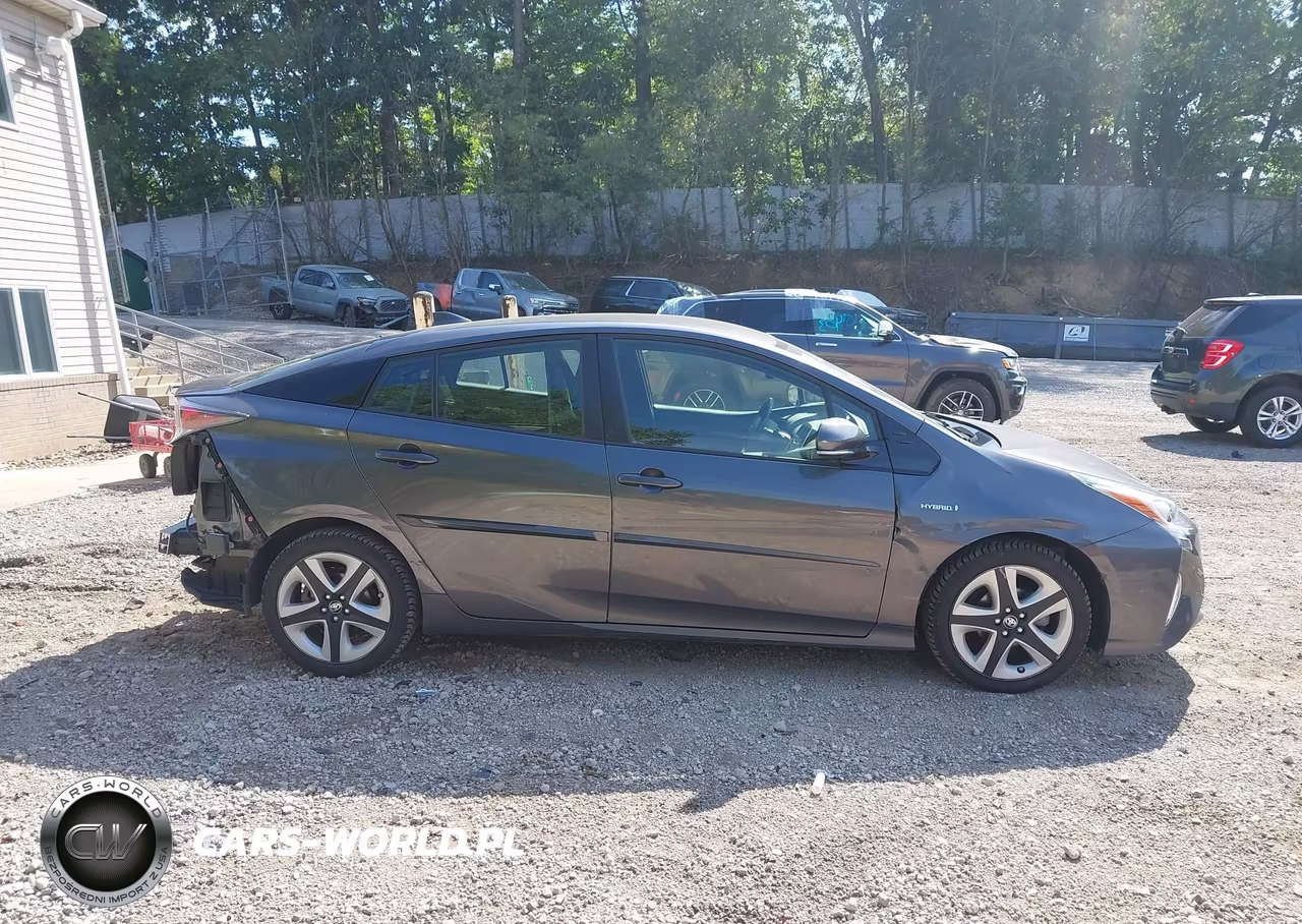 2018 Toyota Prius Three Touring VIN:JTDKARFU8J3551992 - 13