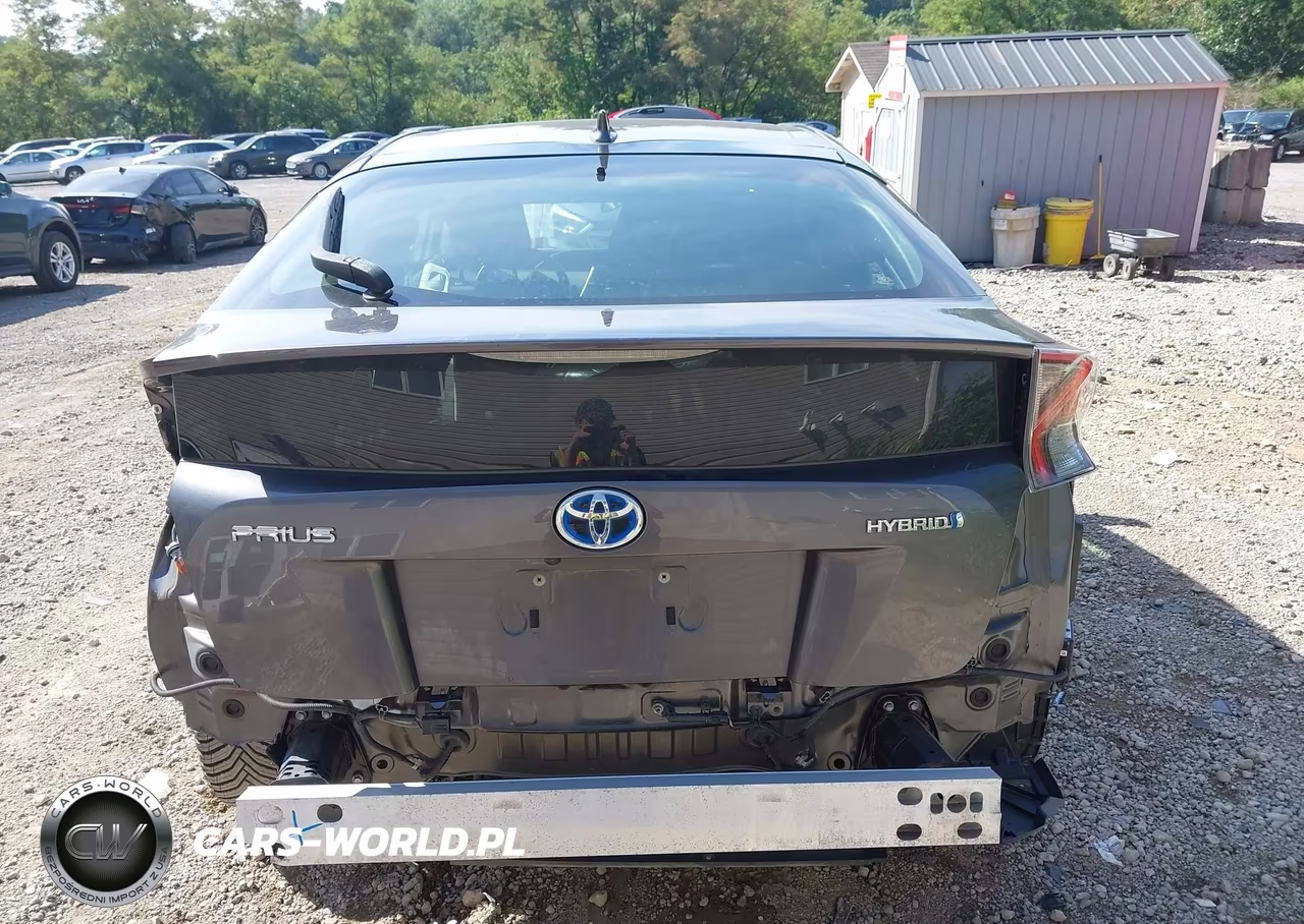 2018 Toyota Prius Three Touring VIN:JTDKARFU8J3551992 - 16