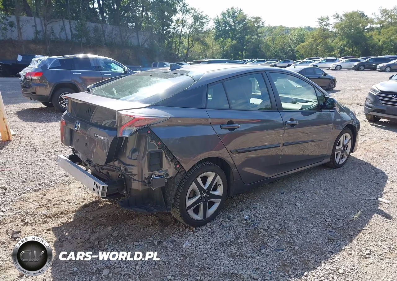 2018 Toyota Prius Three Touring VIN:JTDKARFU8J3551992 - 4