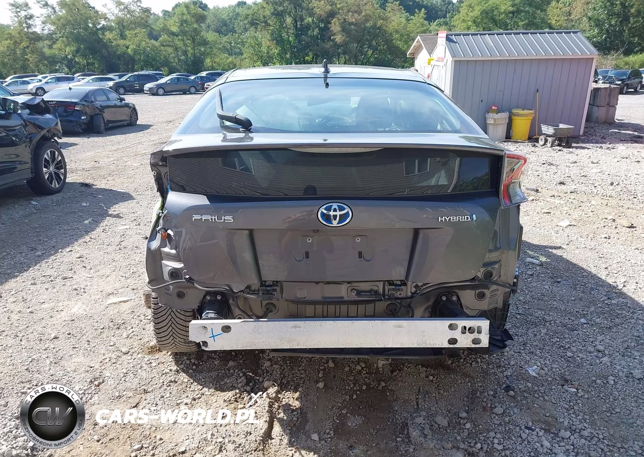 2018 Toyota Prius Three Touring VIN:JTDKARFU8J3551992 - 6