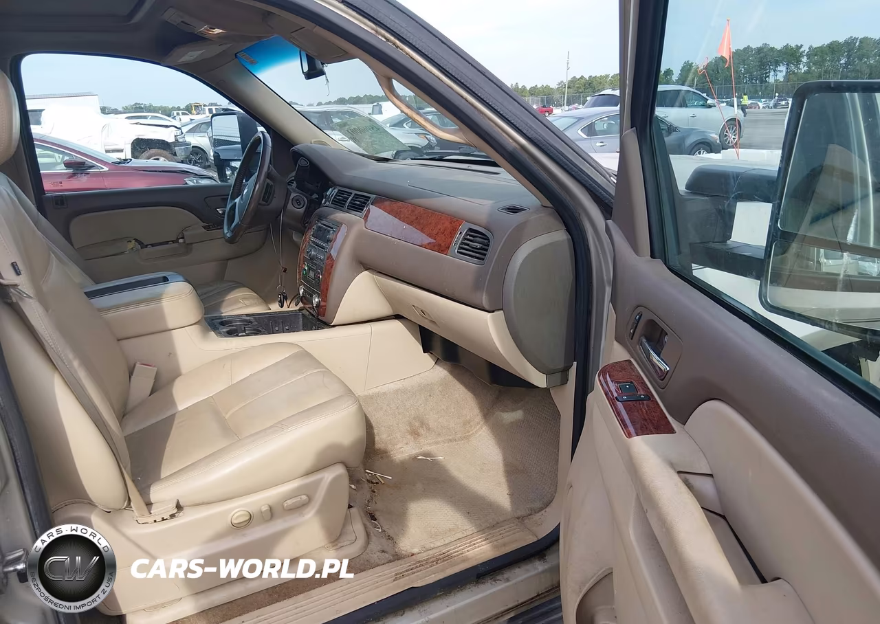 2013 Chevrolet Tahoe Lt VIN:1GNSKBE0XDR288397 - 5