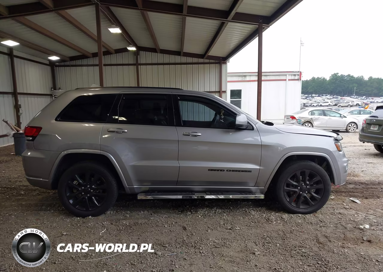 2018 Jeep Grand Cherokee Altitude 4X2 VIN:1C4RJEAG3JC109517 - 13