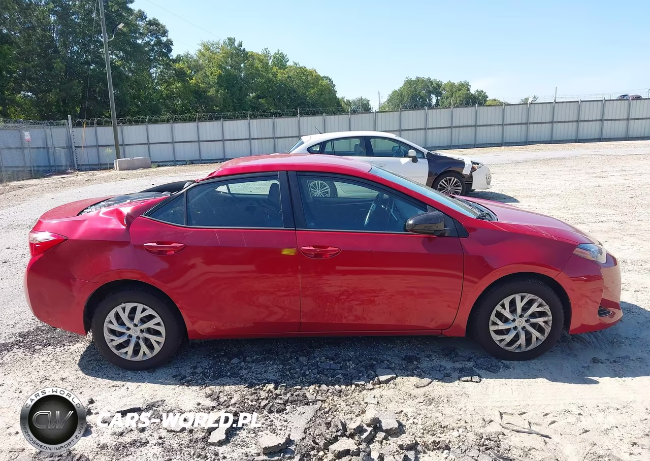 2017 Toyota Corolla Le VIN:5YFBURHEXHP617571 - 13