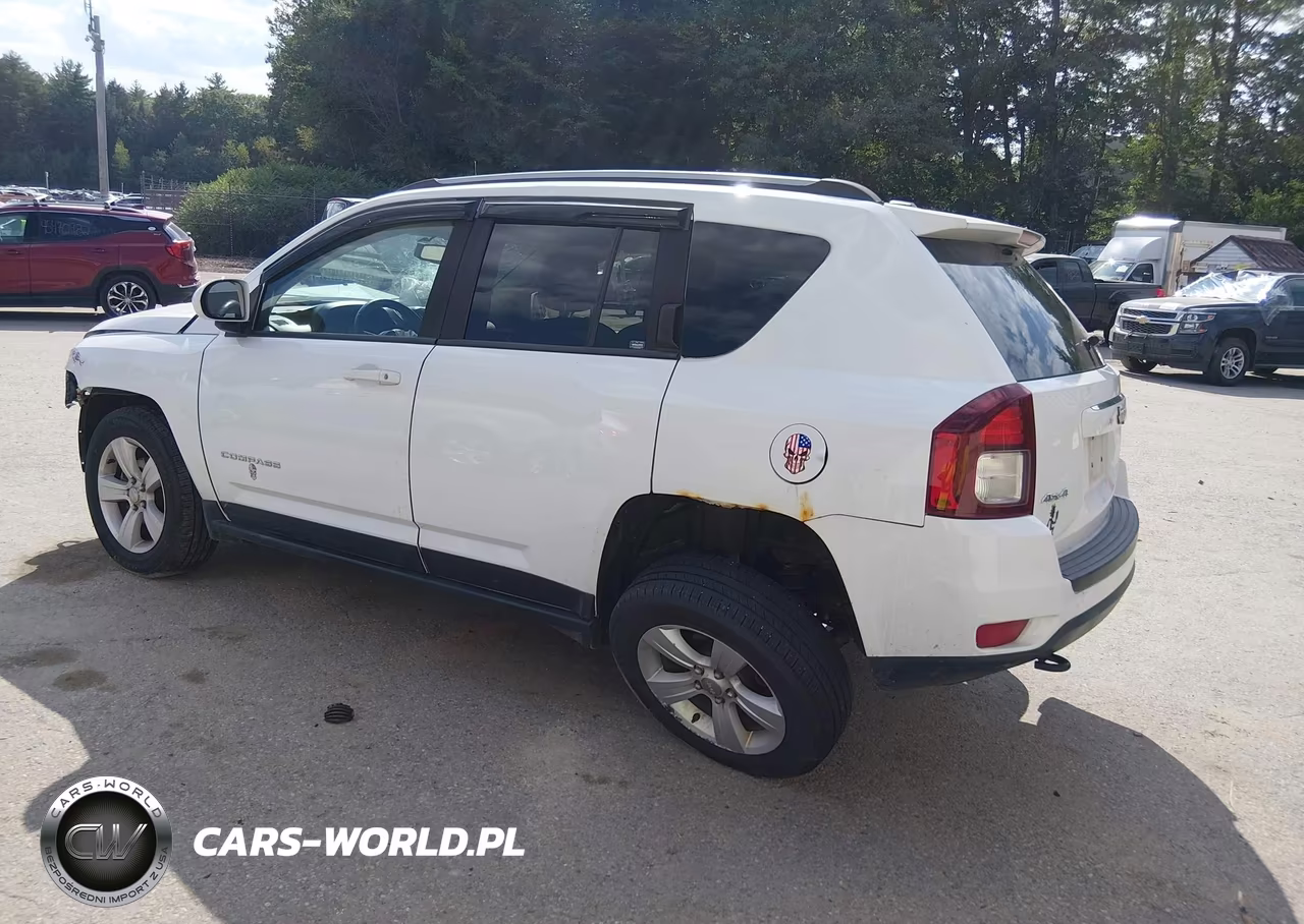 2015 Jeep Compass Latitude VIN:1C4NJDEB5FD425364 - 3