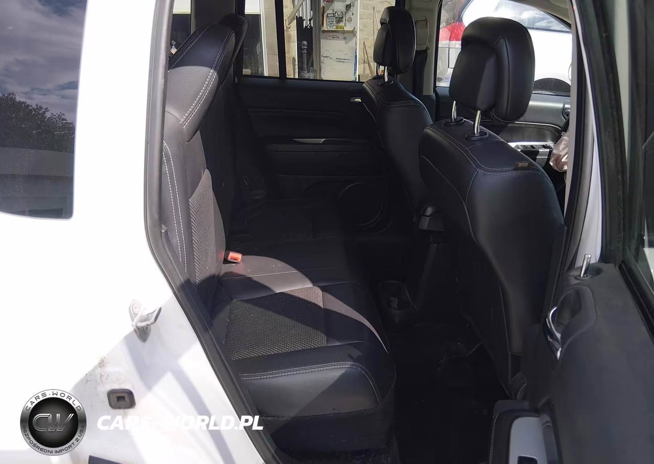 2015 Jeep Compass Latitude VIN:1C4NJDEB5FD425364 - 8