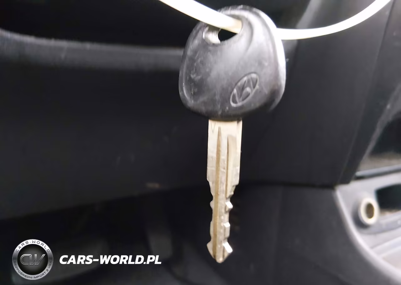 2008 Hyundai Accent Gs VIN:KMHCM36C68U057842 - 11