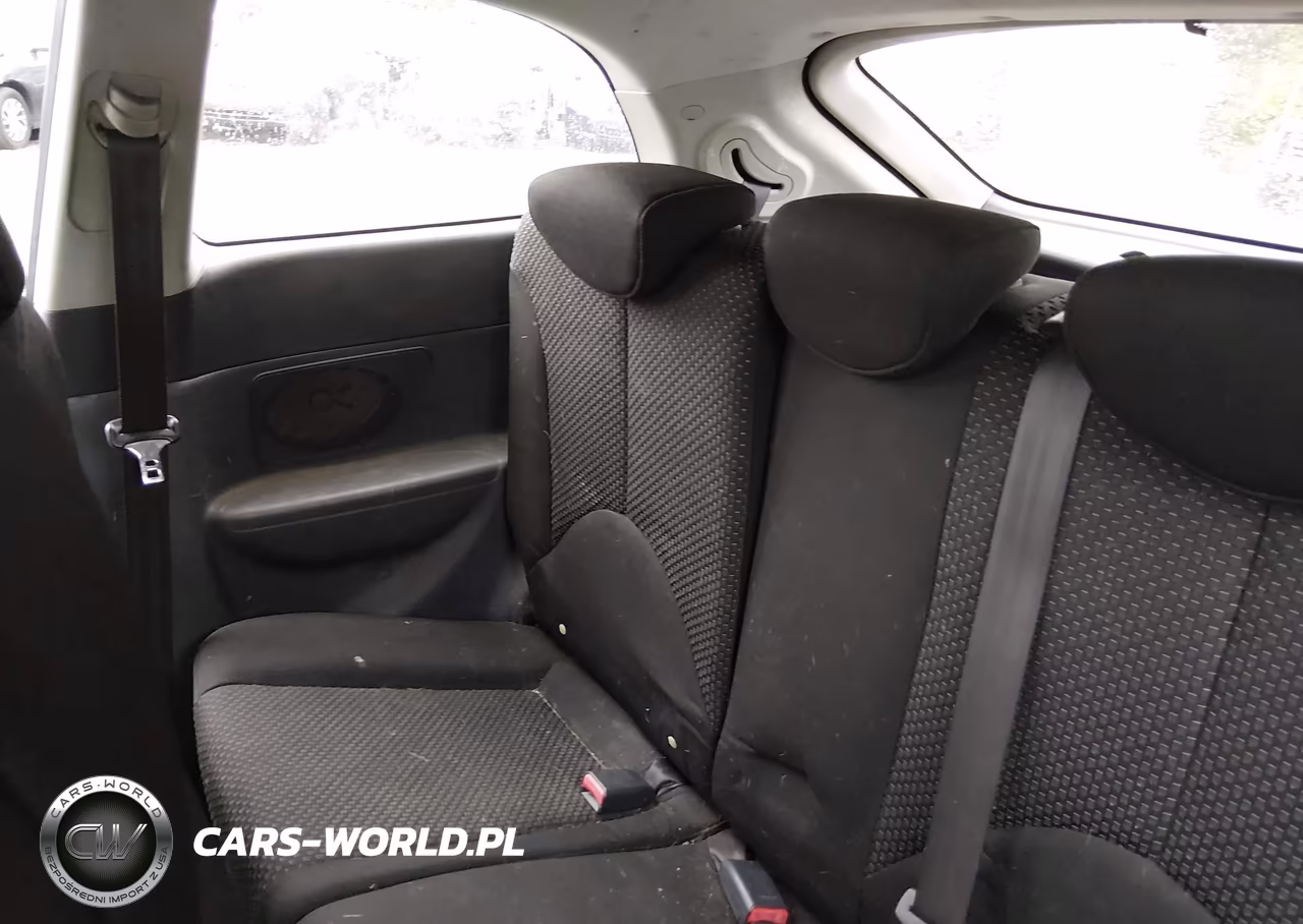 2008 Hyundai Accent Gs VIN:KMHCM36C68U057842 - 8