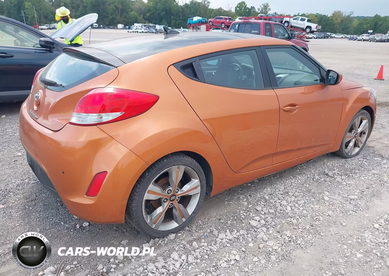2016 Hyundai Veloster VIN:KMHTC6AD3GU299197 - 4