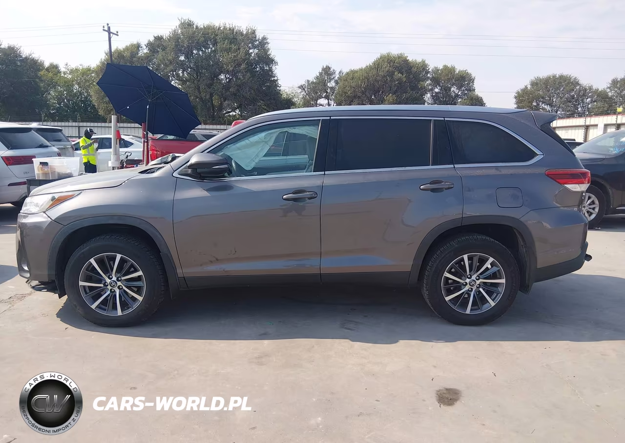 2019 Toyota Highlander Xle VIN:5TDJZRFH1KS618505 - 15