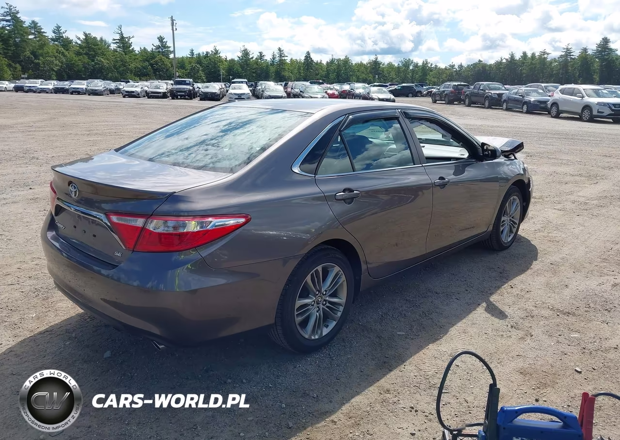 2017 Toyota Camry Se VIN:4T1BF1FK5HU360435 - 4