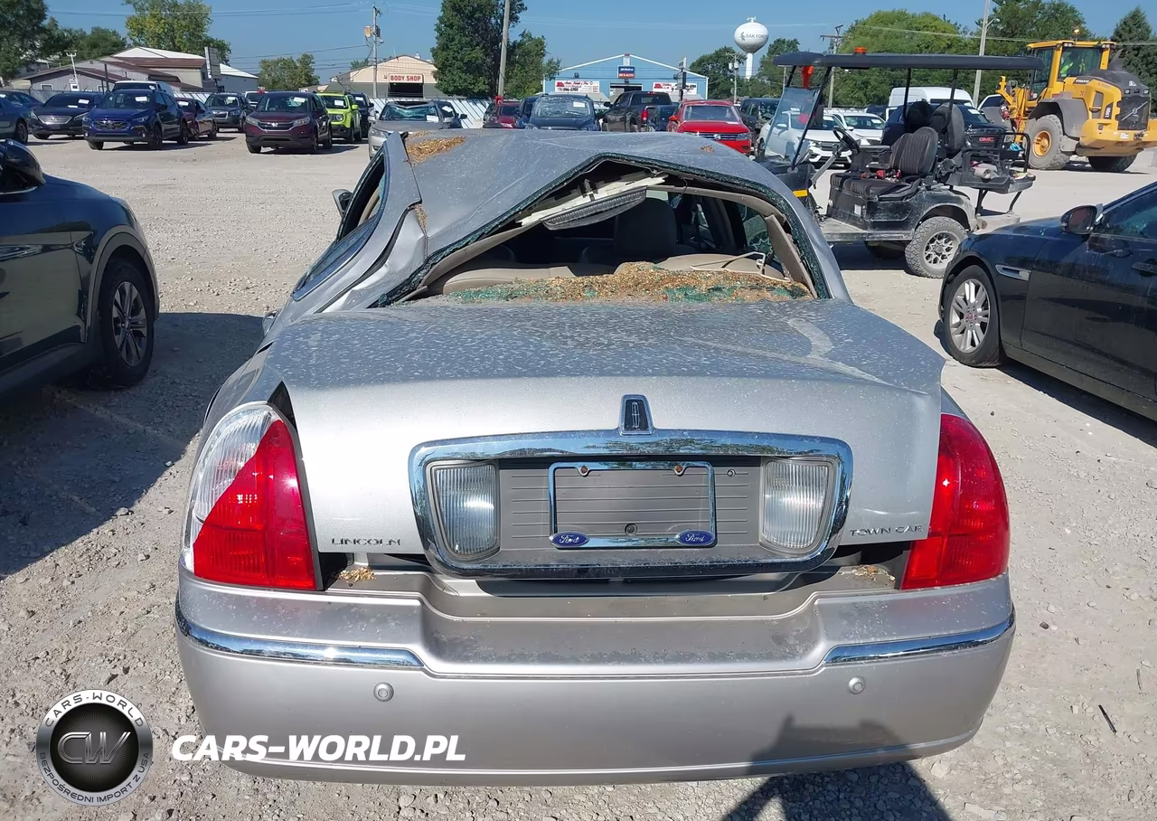 2004 Lincoln Town Car Signature VIN:1LNHM81W84Y662307 - 16