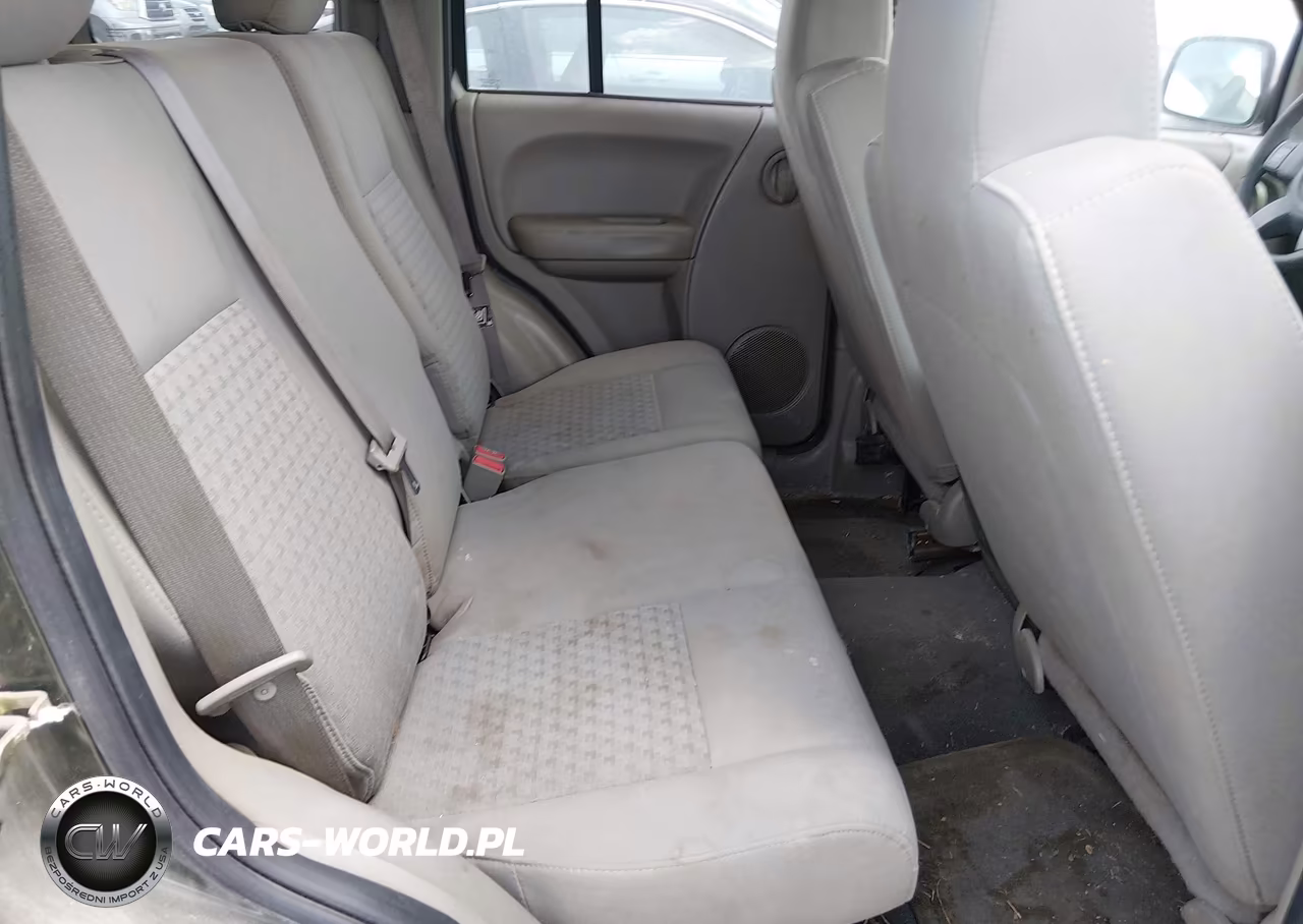 2007 Jeep Liberty Sport VIN:1J4GL48K27W675840 - 8