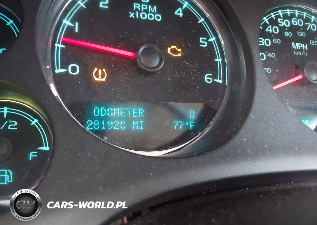 2010 Chevrolet Suburban 1500 Ls VIN:1GNUKHE31AR216828 - 15