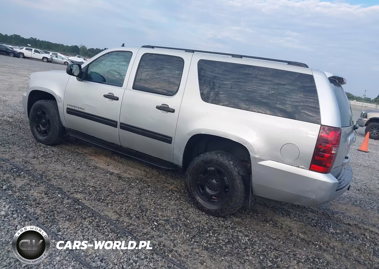 2010 Chevrolet Suburban 1500 Ls VIN:1GNUKHE31AR216828 - 3