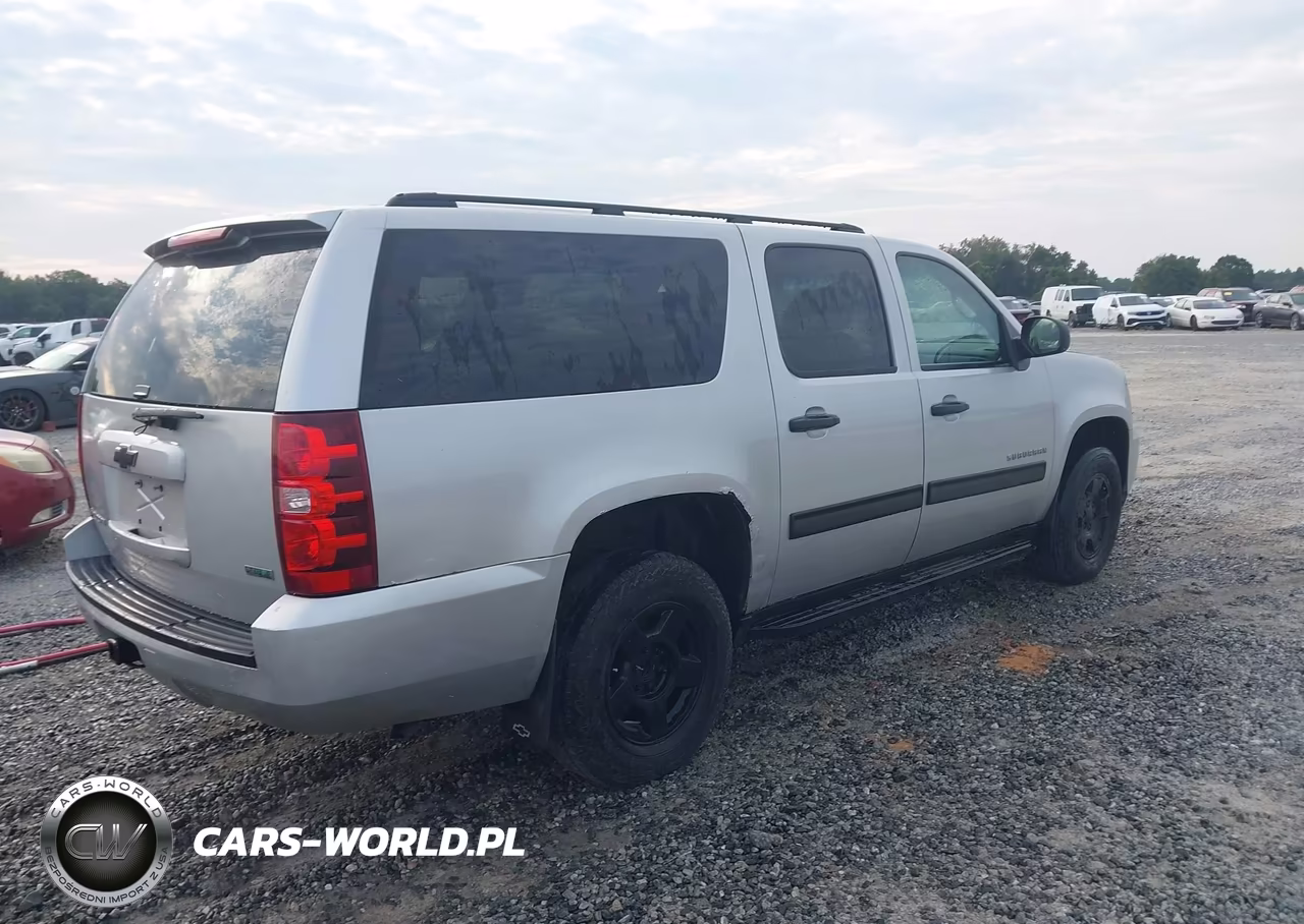 2010 Chevrolet Suburban 1500 Ls VIN:1GNUKHE31AR216828 - 4