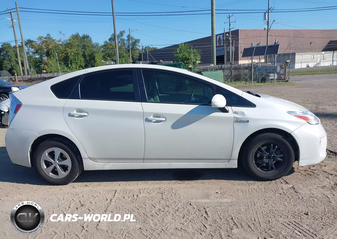 2015 Toyota Prius Three VIN:JTDKN3DU3F0438030 - 13