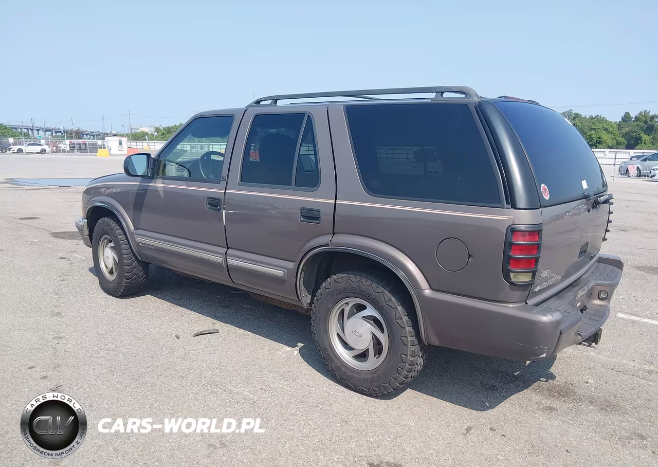 2000 Chevrolet Blazer VIN:1GNDT13WXY2284582 - 3