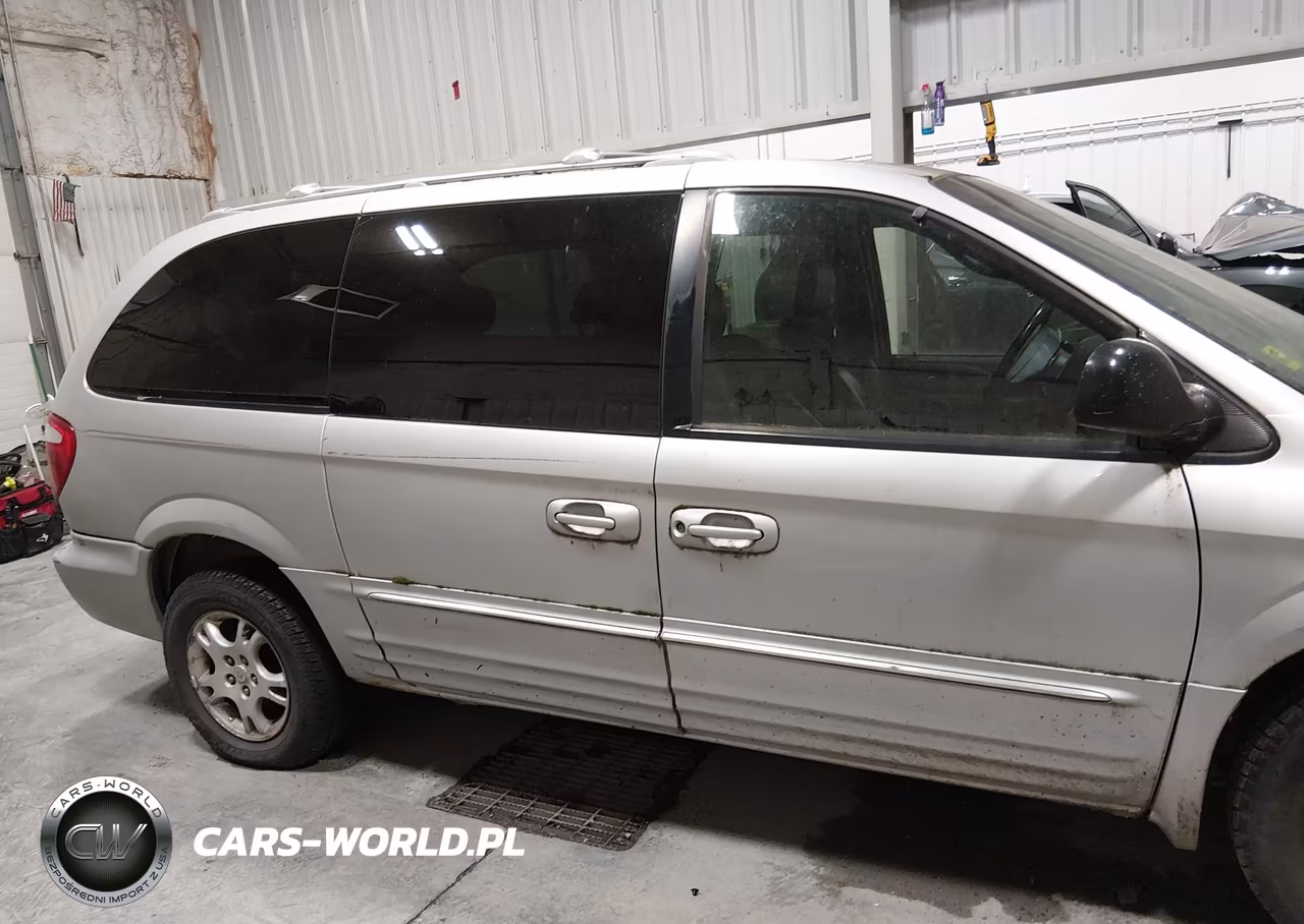 2002 Chrysler Town & Country Limited VIN:2C8GT64L42R696981 - 13