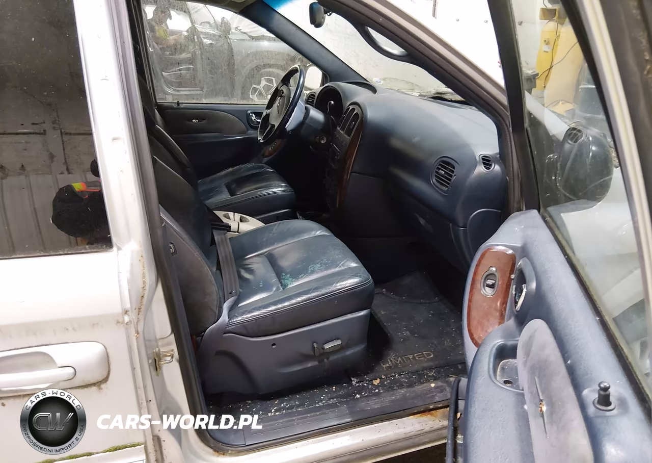 2002 Chrysler Town & Country Limited VIN:2C8GT64L42R696981 - 5