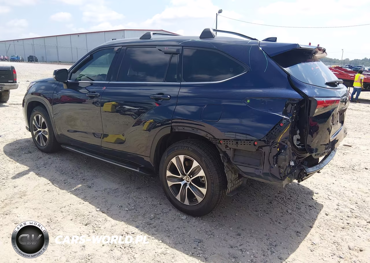 2022 Toyota Highlander Xle VIN:5TDGZRAH4NS137699 - 3
