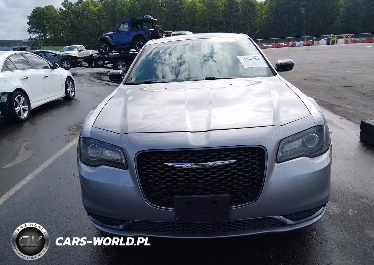 2018 Chrysler 300 Touring VIN:2C3CCAAG1JH234199 - 12