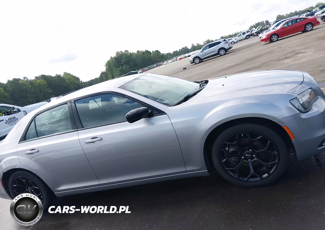 2018 Chrysler 300 Touring VIN:2C3CCAAG1JH234199 - 13