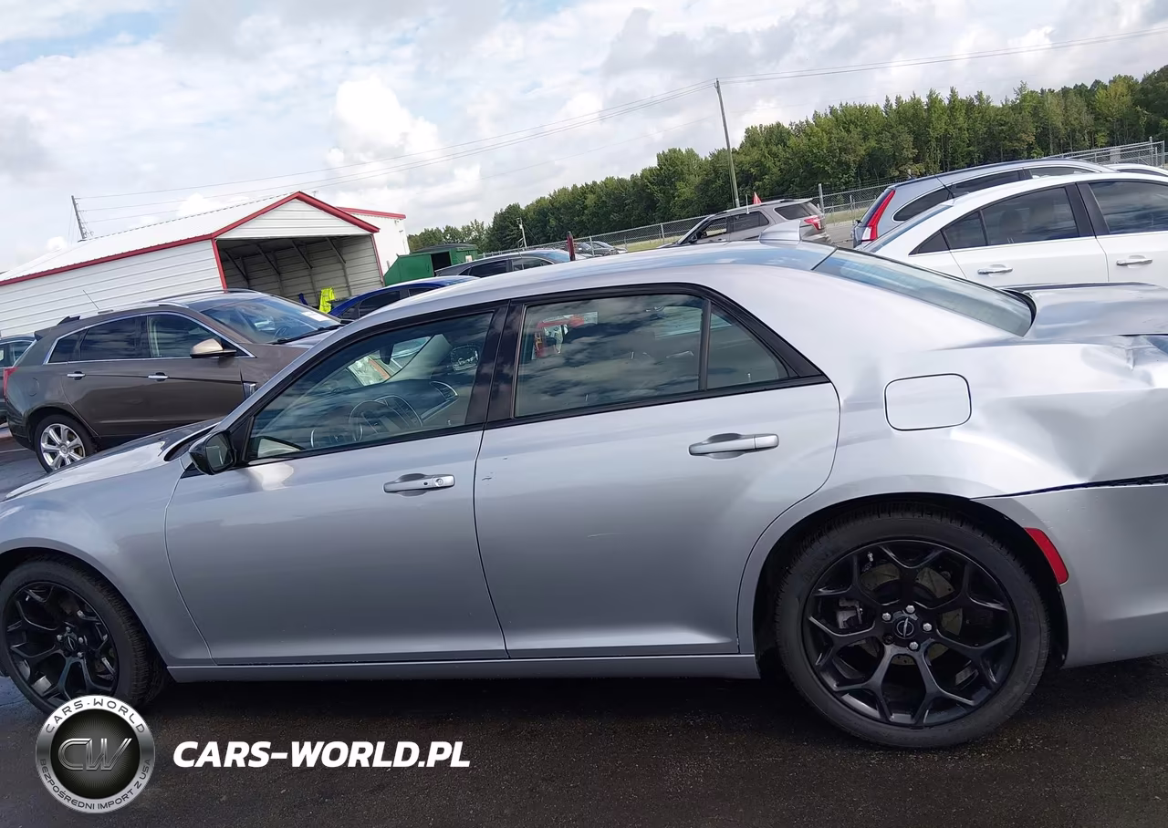 2018 Chrysler 300 Touring VIN:2C3CCAAG1JH234199 - 14