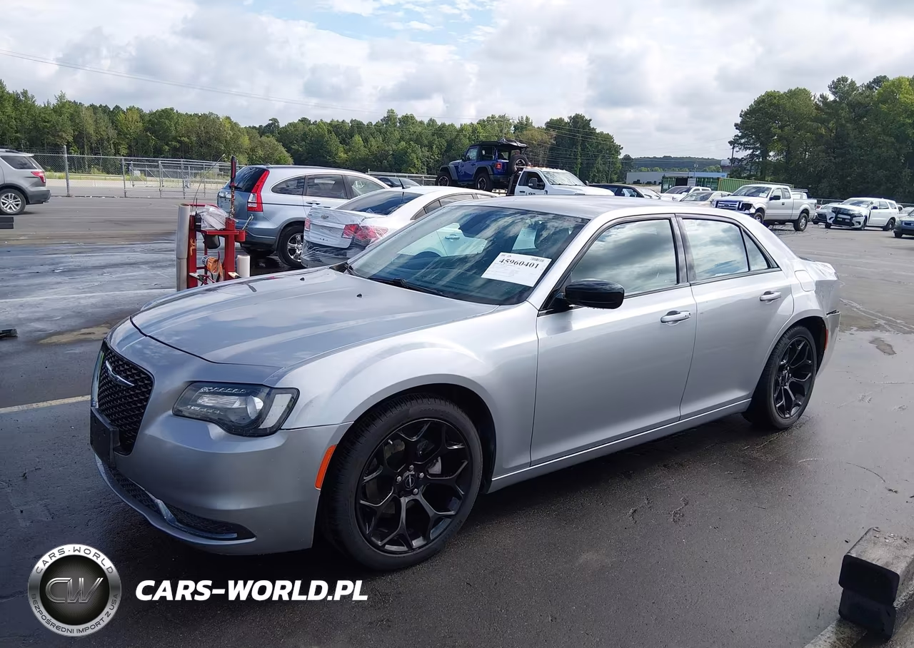 2018 Chrysler 300 Touring VIN:2C3CCAAG1JH234199 - 2