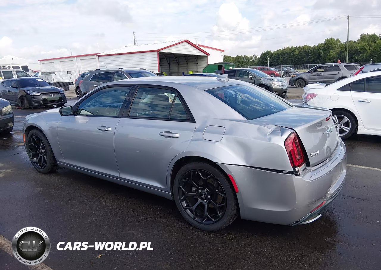 2018 Chrysler 300 Touring VIN:2C3CCAAG1JH234199 - 3