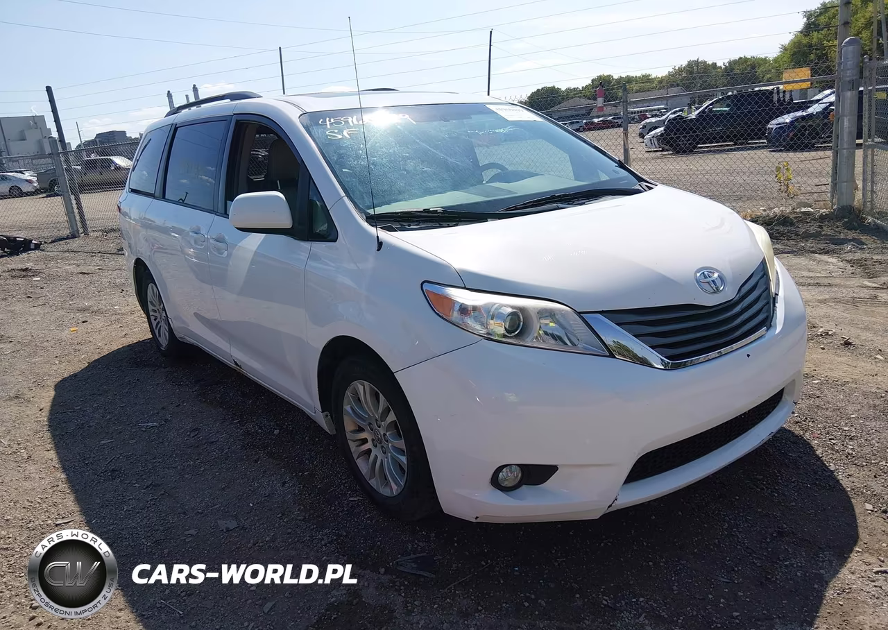 2013 Toyota Sienna Xle V6 8 Passenger