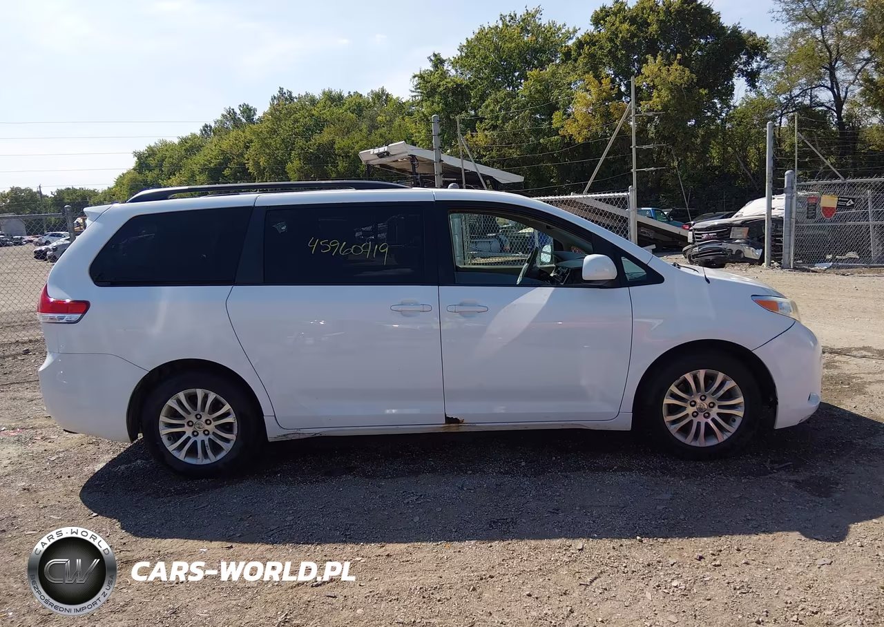 2013 Toyota Sienna Xle V6 8 Passenger VIN:5TDYK3DC4DS335185 - 13