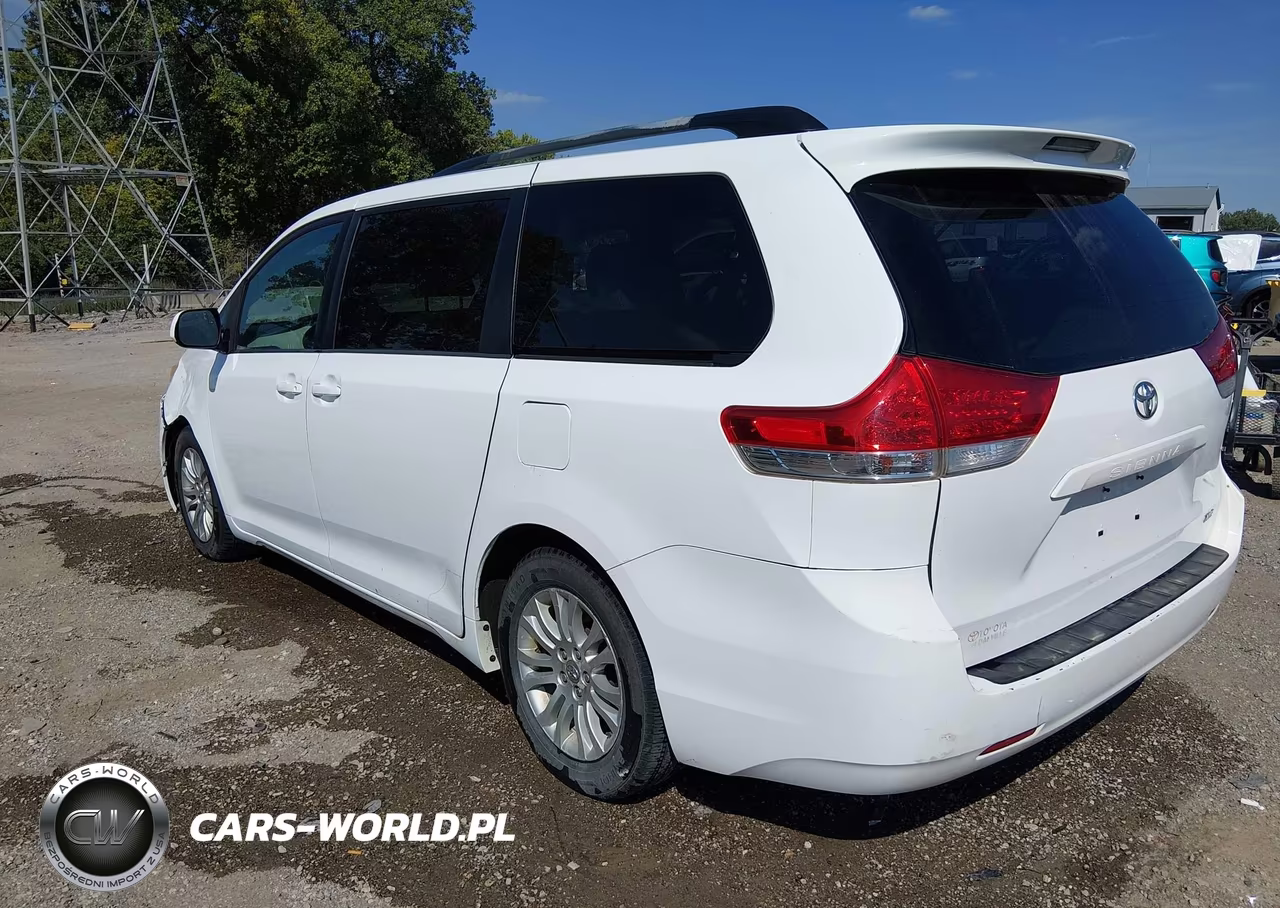 2013 Toyota Sienna Xle V6 8 Passenger VIN:5TDYK3DC4DS335185 - 3
