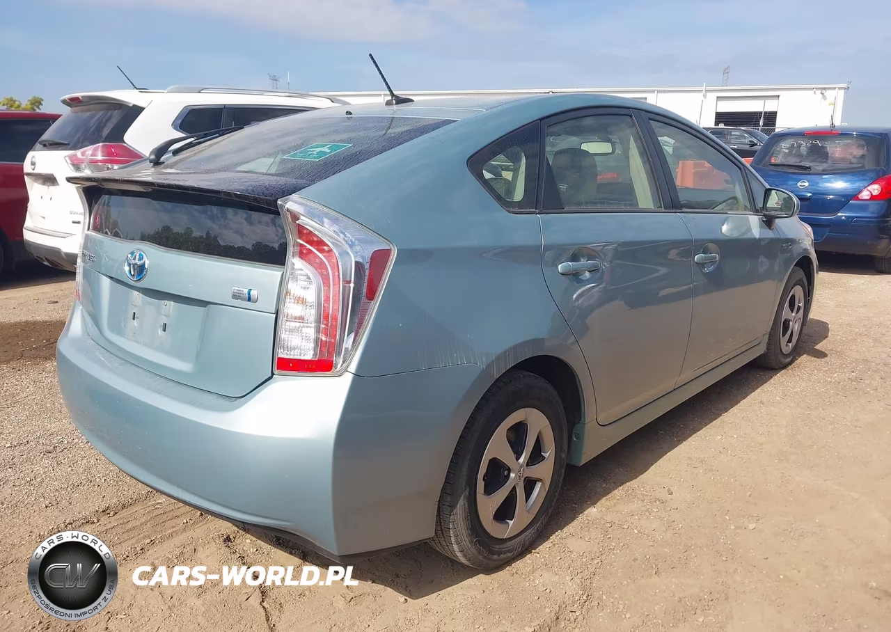 2015 Toyota Prius Four VIN:JTDKN3DU9F1884323 - 4