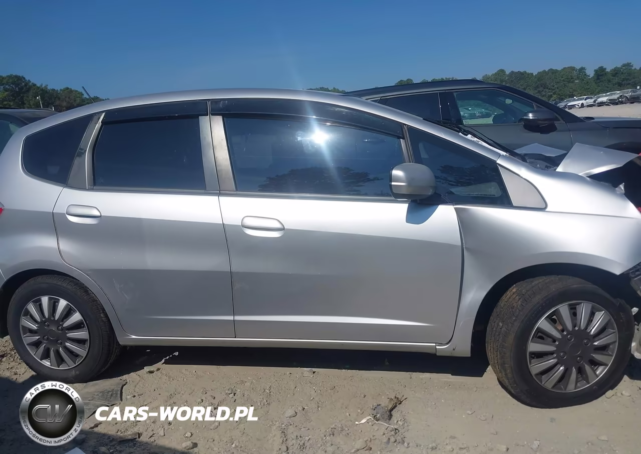2013 Honda Fit VIN:JHMGE8H39DC066157 - 13