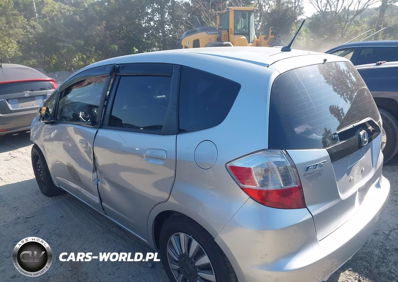 2013 Honda Fit VIN:JHMGE8H39DC066157 - 3