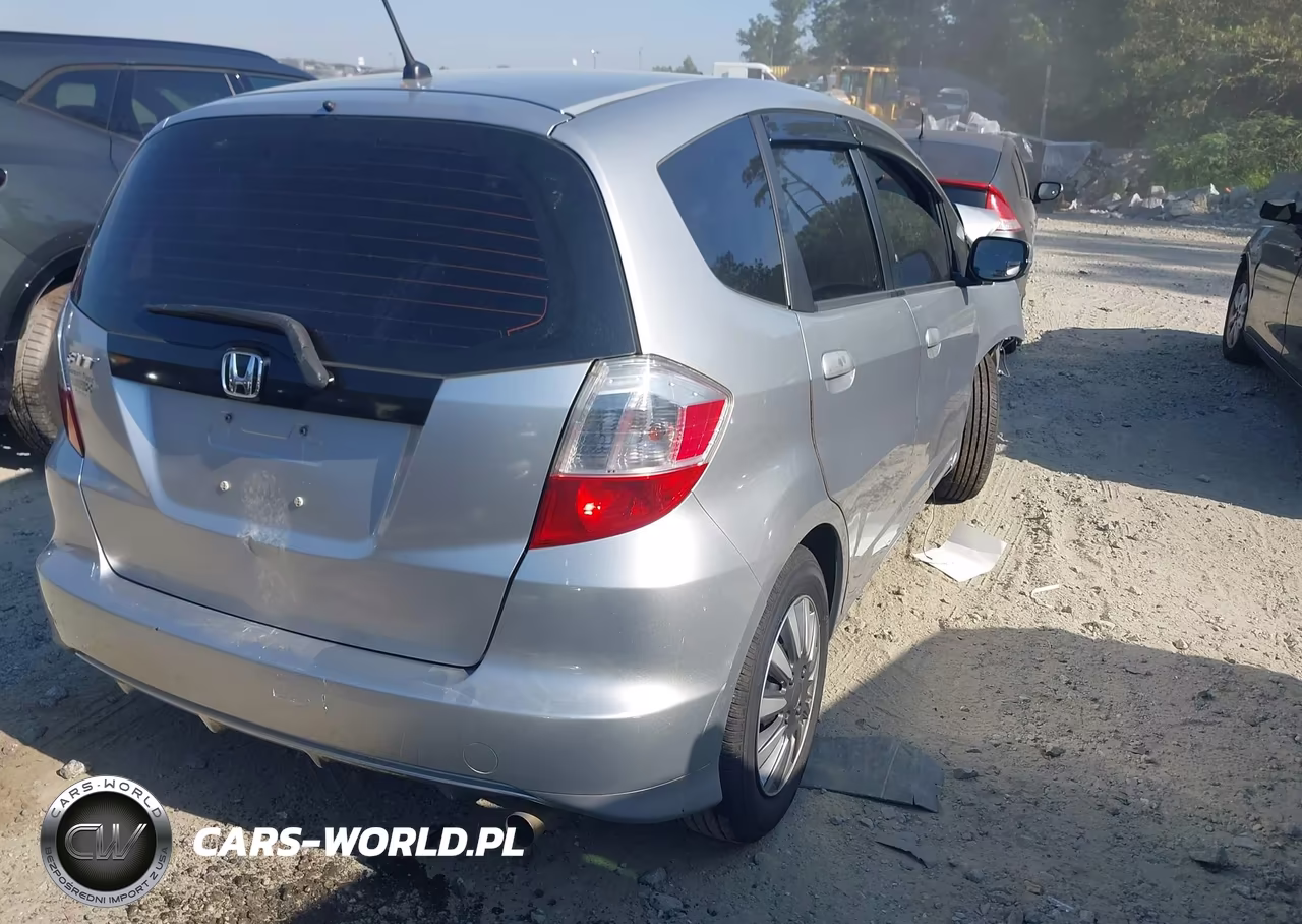 2013 Honda Fit VIN:JHMGE8H39DC066157 - 4