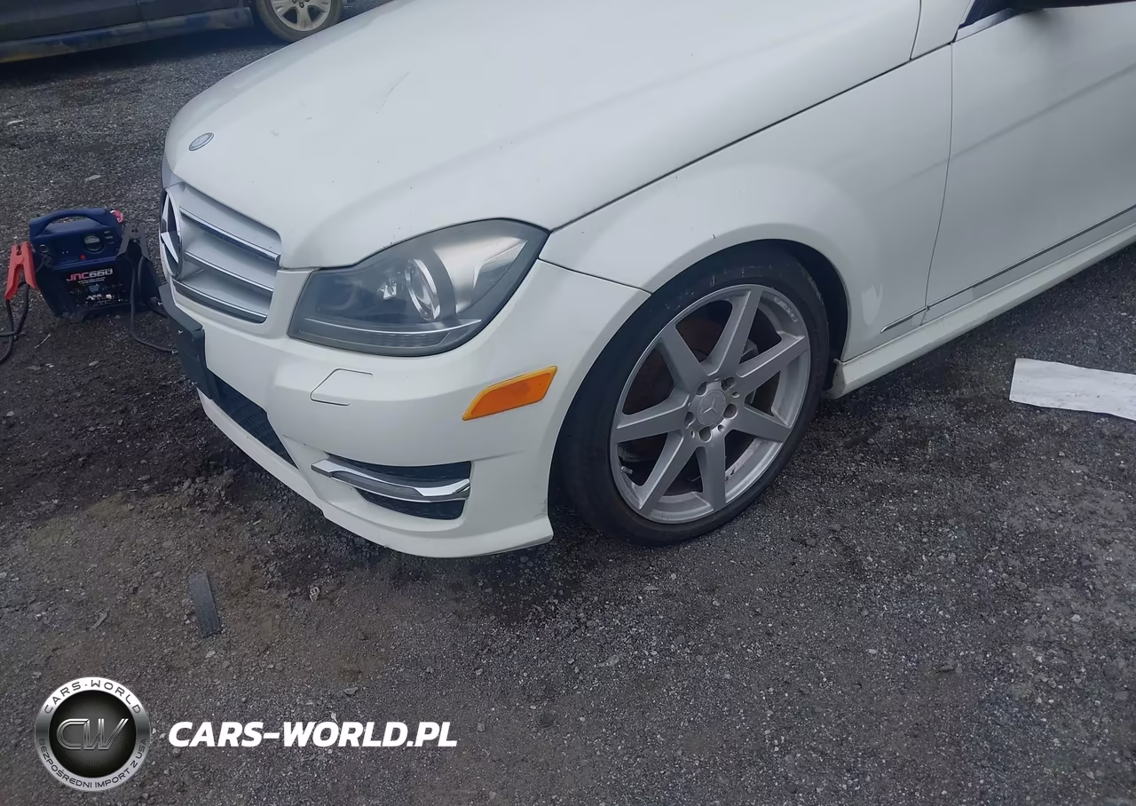 2012 Mercedes-Benz C 300 Sport 4Matic VIN:WDDGF8BB9CR201248 - 6