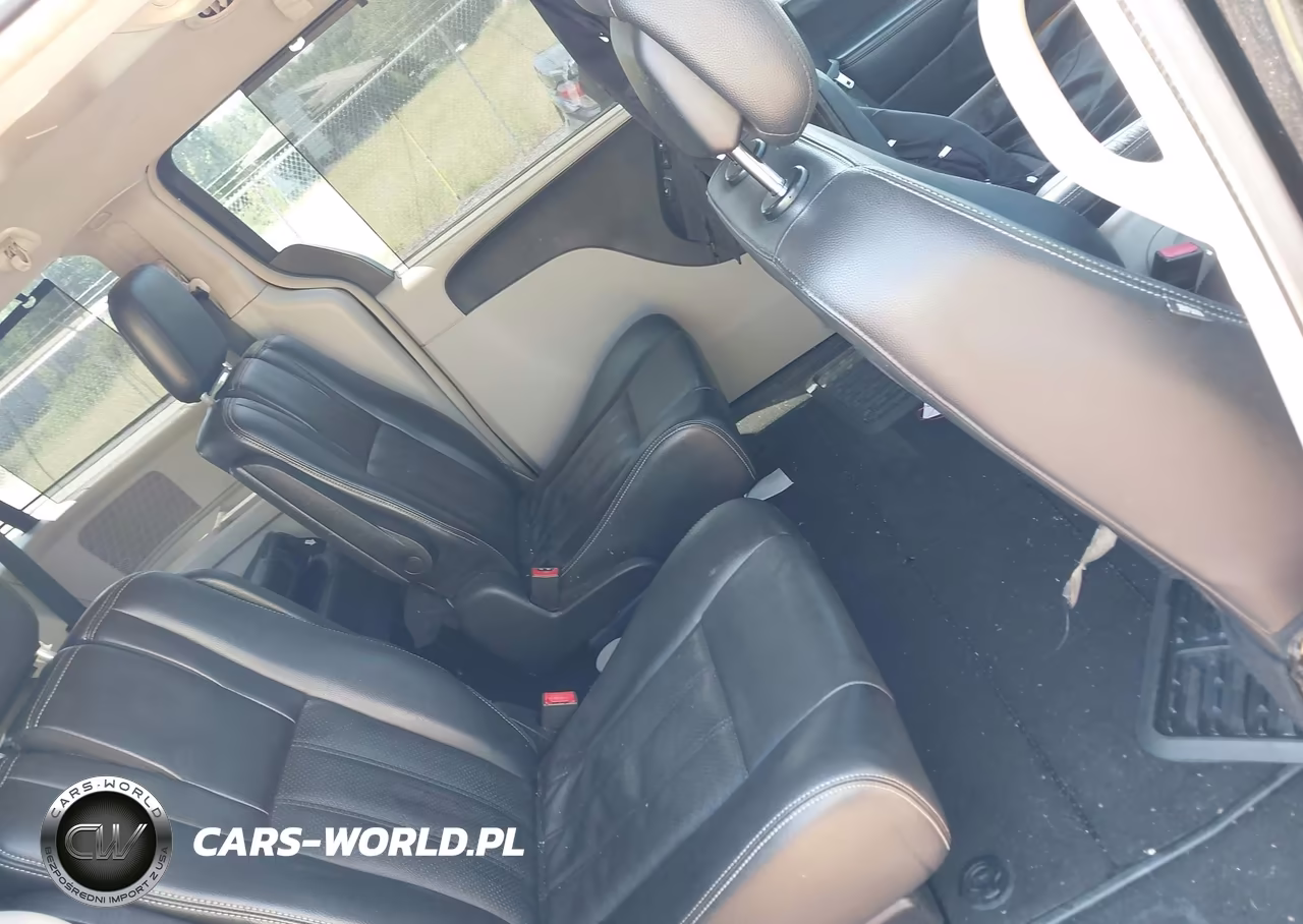 2012 Chrysler Town & Country Touring-L VIN:2C4RC1CG3CR267382 - 8