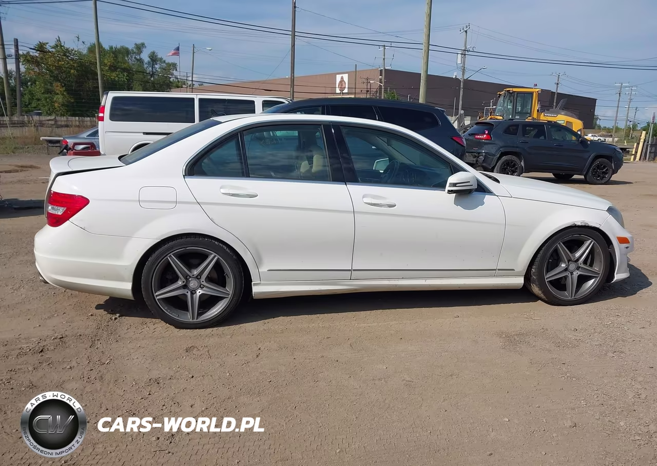 2013 Mercedes-Benz C 300 Sport 4Matic VIN:WDDGF8AB2DR267482 - 13
