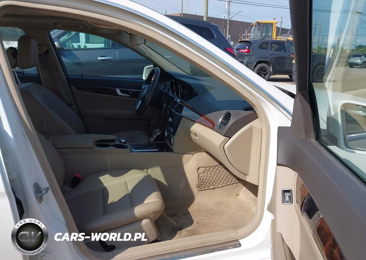 2013 Mercedes-Benz C 300 Sport 4Matic VIN:WDDGF8AB2DR267482 - 5