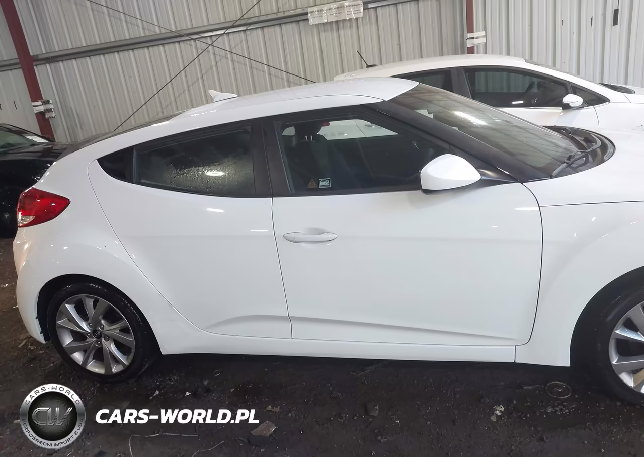 2016 Hyundai Veloster VIN:KMHTC6AD6GU279896 - 13