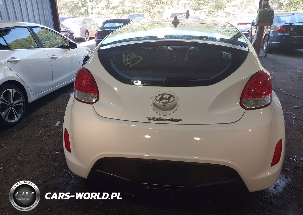 2016 Hyundai Veloster VIN:KMHTC6AD6GU279896 - 16