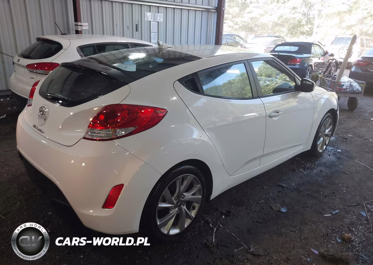 2016 Hyundai Veloster VIN:KMHTC6AD6GU279896 - 4