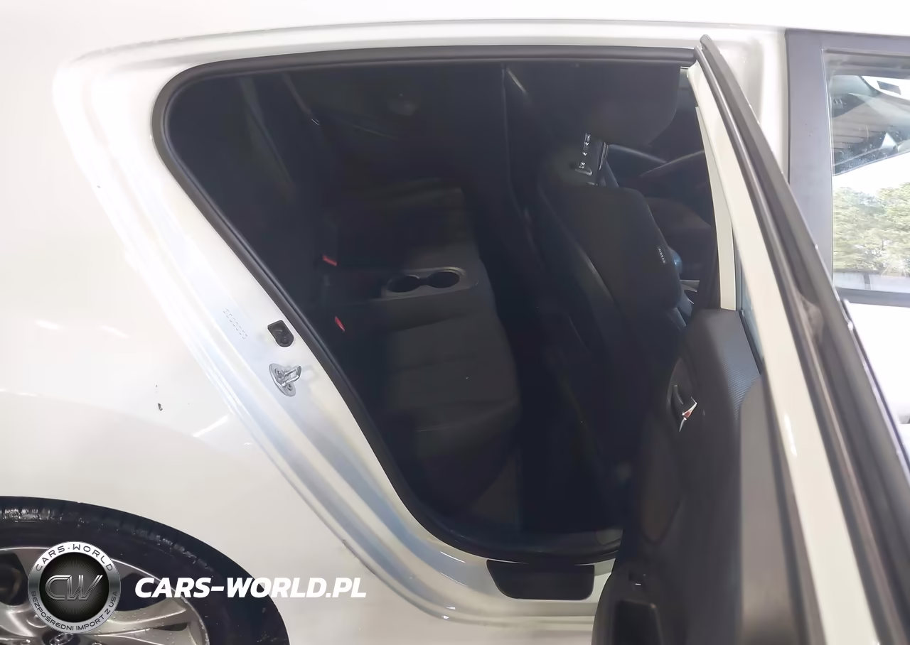 2016 Hyundai Veloster VIN:KMHTC6AD6GU279896 - 8