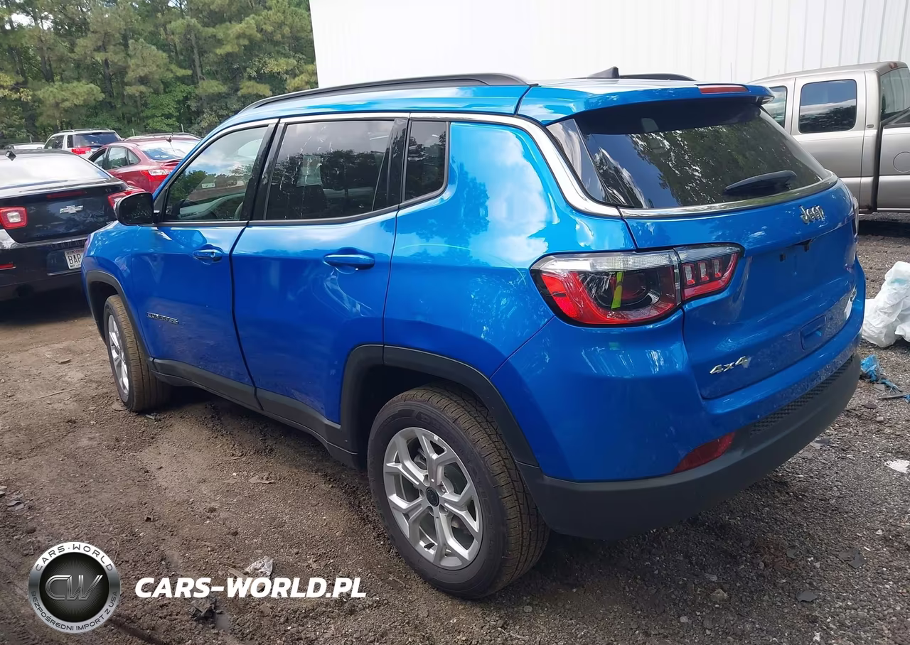 2025 Jeep Compass Latitude 4X4 VIN:3C4NJDBN2ST593885 - 3