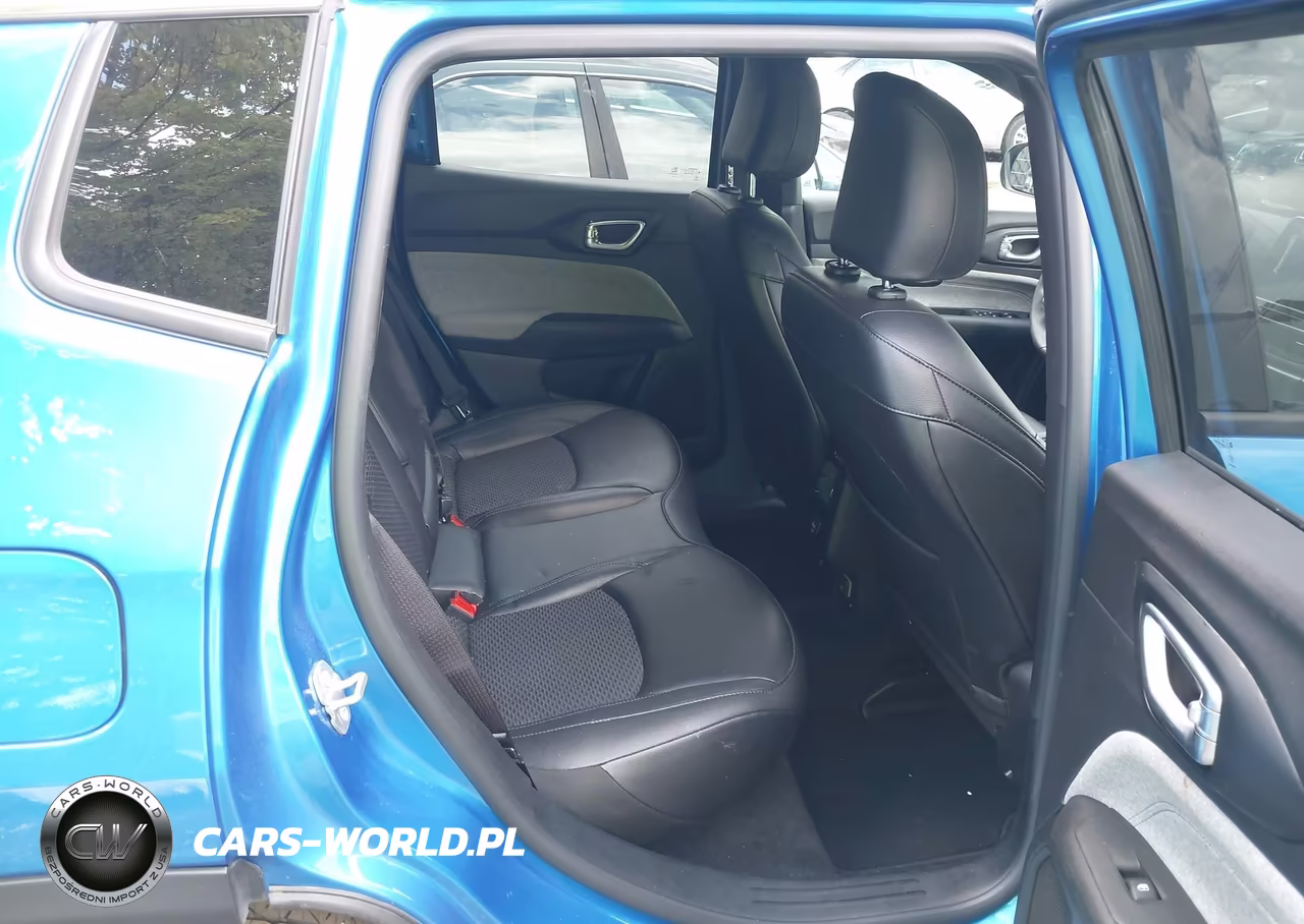2025 Jeep Compass Latitude 4X4 VIN:3C4NJDBN2ST593885 - 8