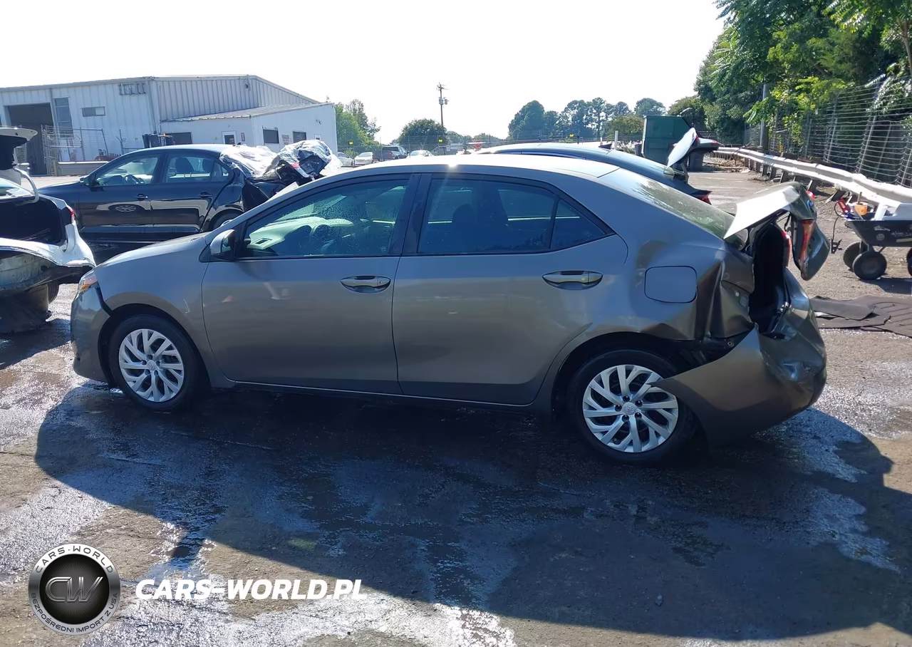 2017 Toyota Corolla Le VIN:5YFBURHE0HP713340 - 14