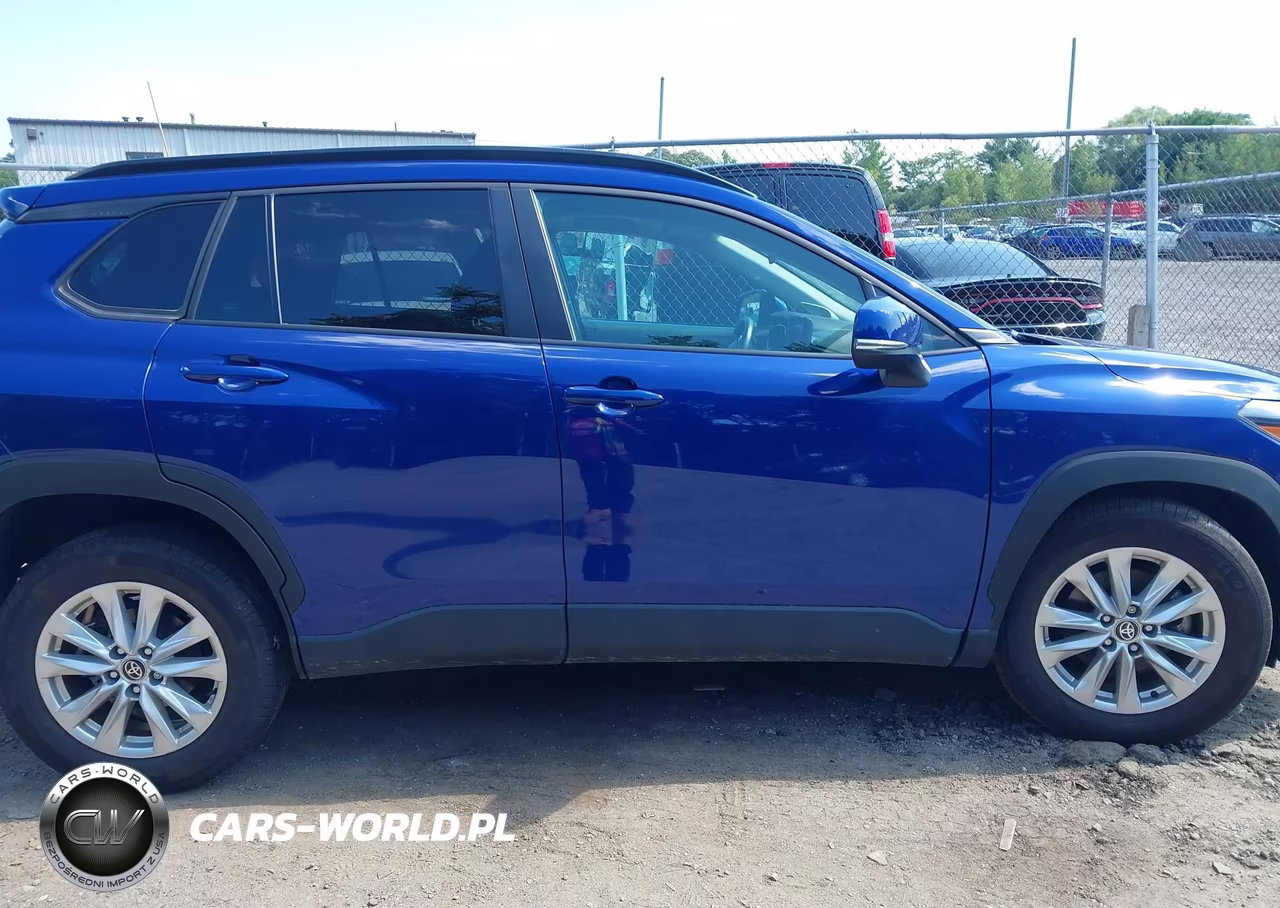 2024 Toyota Corolla Cross Le VIN:7MUBAABG9RV111300 - 13