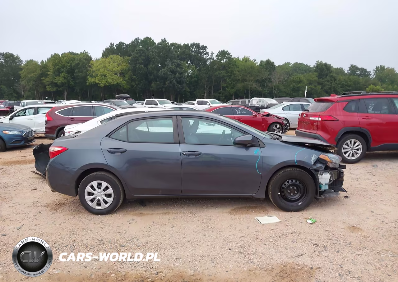 2018 Toyota Corolla L VIN:5YFBURHE3JP852271 - 14
